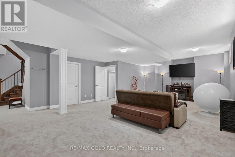 6 AYRSHIRE COURT, Brampton (Snelgrove), Ontario, L6Z0G6
