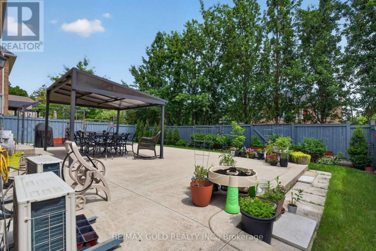 6 AYRSHIRE COURT, Brampton (Snelgrove), Ontario, L6Z0G6