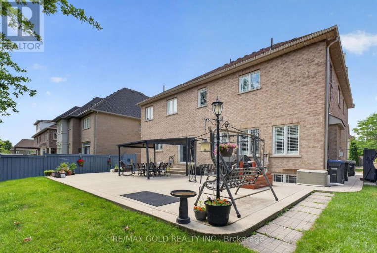 6 AYRSHIRE COURT, Brampton (Snelgrove), Ontario, L6Z0G6