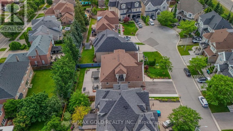 6 AYRSHIRE COURT, Brampton (Snelgrove), Ontario, L6Z0G6