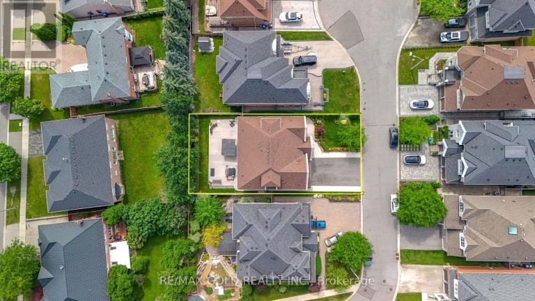6 AYRSHIRE COURT, Brampton (Snelgrove), Ontario, L6Z0G6