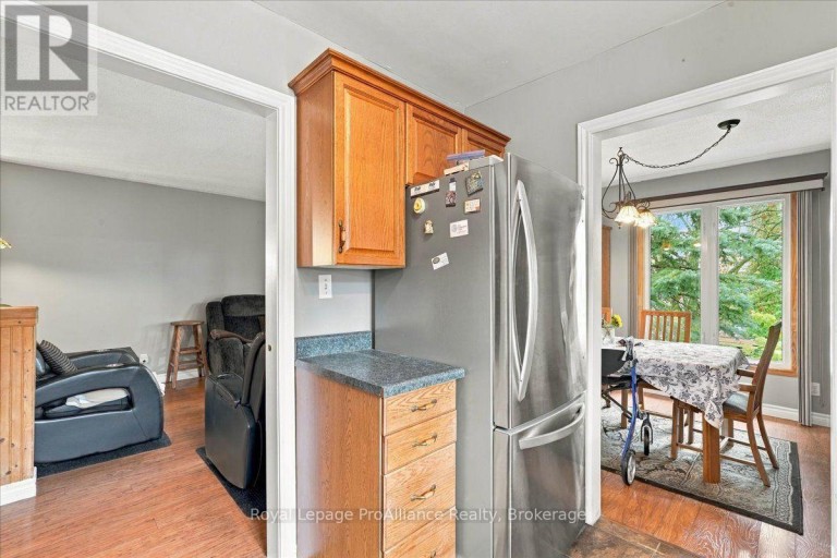 4 BOGART CRESCENT, Belleville (Belleville Ward), Ontario, K8P5E8