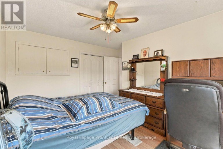 4 BOGART CRESCENT, Belleville (Belleville Ward), Ontario, K8P5E8