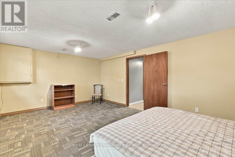 4 BOGART CRESCENT, Belleville (Belleville Ward), Ontario, K8P5E8
