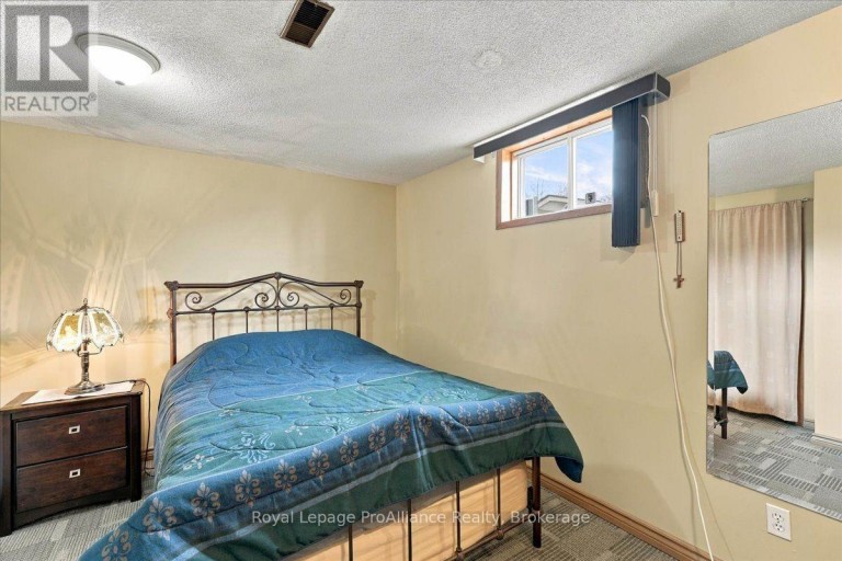 4 BOGART CRESCENT, Belleville (Belleville Ward), Ontario, K8P5E8