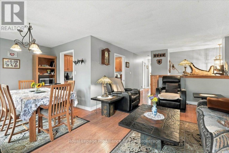 4 BOGART CRESCENT, Belleville (Belleville Ward), Ontario, K8P5E8
