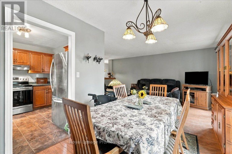 4 BOGART CRESCENT, Belleville (Belleville Ward), Ontario, K8P5E8