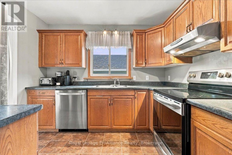 4 BOGART CRESCENT, Belleville (Belleville Ward), Ontario, K8P5E8