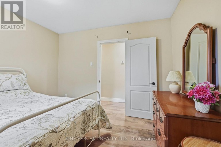 137 TERRACE DRIVE, Hamilton (Balfour), Ontario, L9A2Y8