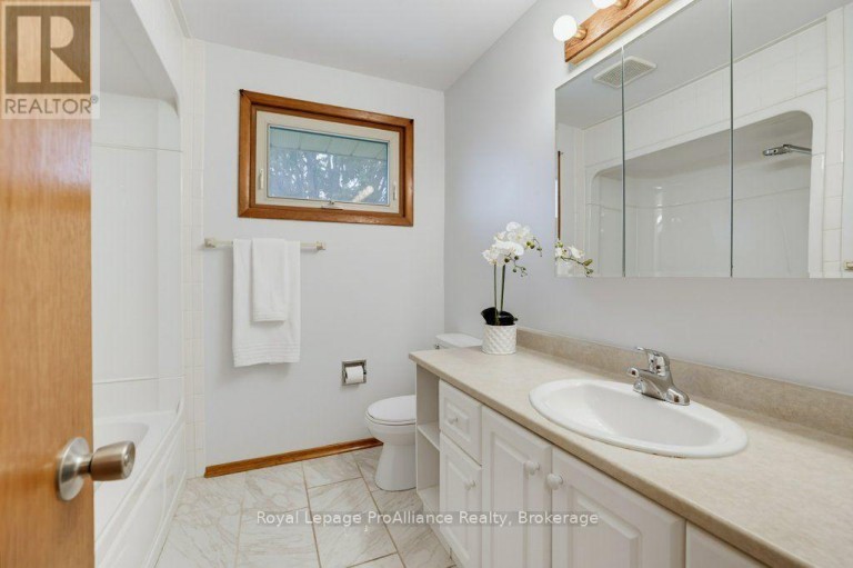 23 THORNCLIFFE DRIVE, Belleville (Belleville Ward), Ontario, K8P4L3