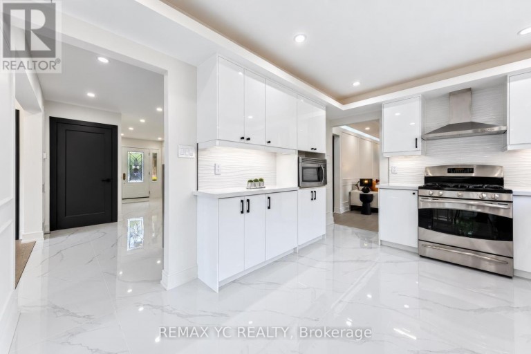 4 SIMMONS CRESCENT, Aurora (Aurora Highlands), Ontario, L4G6B4