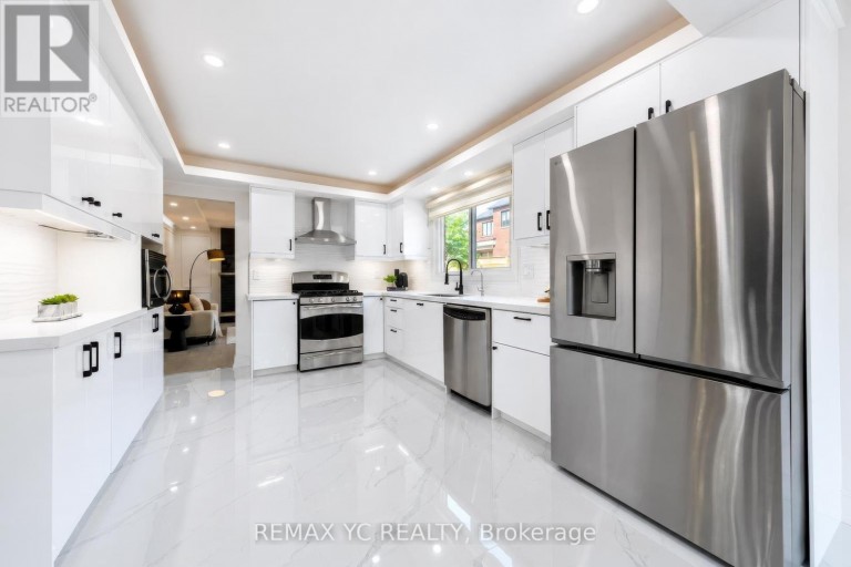 4 SIMMONS CRESCENT, Aurora (Aurora Highlands), Ontario, L4G6B4