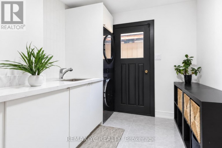 4 SIMMONS CRESCENT, Aurora (Aurora Highlands), Ontario, L4G6B4