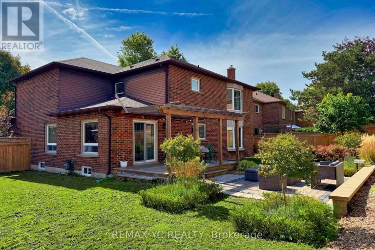 4 SIMMONS CRESCENT, Aurora (Aurora Highlands), Ontario, L4G6B4