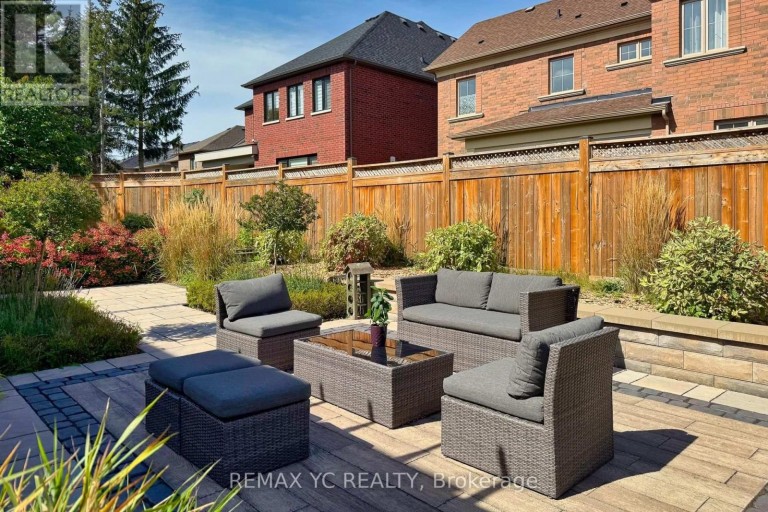 4 SIMMONS CRESCENT, Aurora (Aurora Highlands), Ontario, L4G6B4
