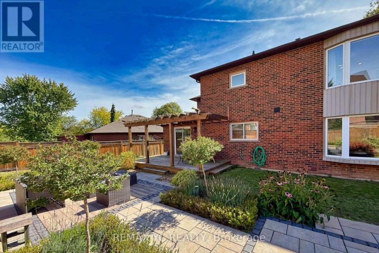 4 SIMMONS CRESCENT, Aurora (Aurora Highlands), Ontario, L4G6B4