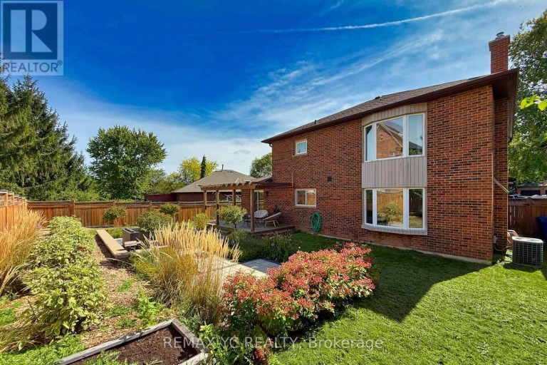 4 SIMMONS CRESCENT, Aurora (Aurora Highlands), Ontario, L4G6B4