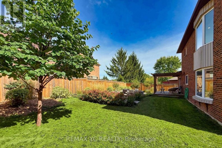 4 SIMMONS CRESCENT, Aurora (Aurora Highlands), Ontario, L4G6B4