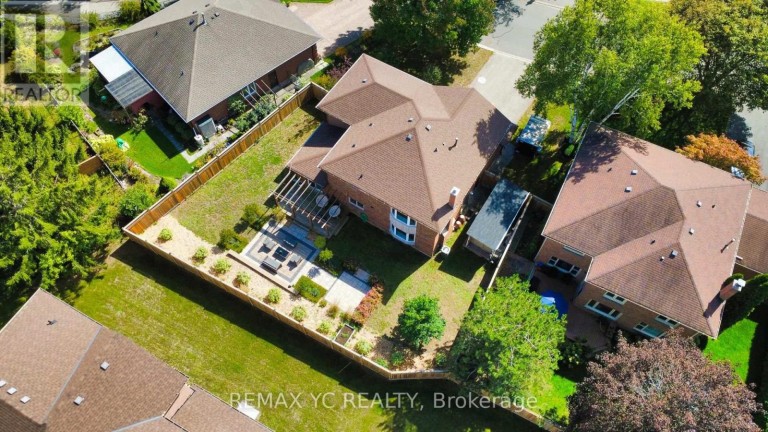 4 SIMMONS CRESCENT, Aurora (Aurora Highlands), Ontario, L4G6B4