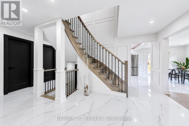 4 SIMMONS CRESCENT, Aurora (Aurora Highlands), Ontario, L4G6B4