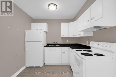 414 - 126 BELL FARM ROAD Barrie (Alliance) Ontario photo 4