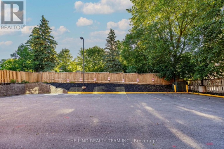 15105 YONGE STREET, Aurora (Aurora Village), Ontario, L4G1M3