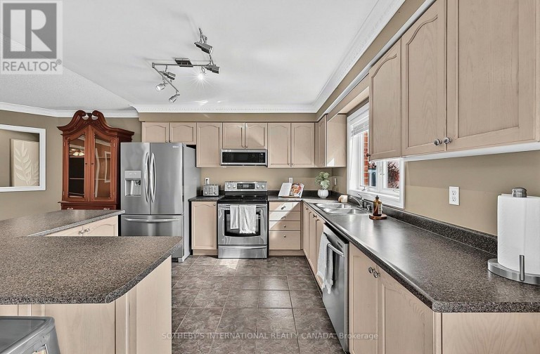 4 BRECKEN DRIVE, Georgina (Keswick South), Ontario, L4P4A3