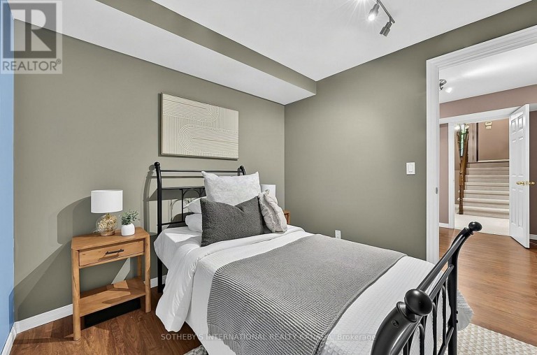 4 BRECKEN DRIVE, Georgina (Keswick South), Ontario, L4P4A3
