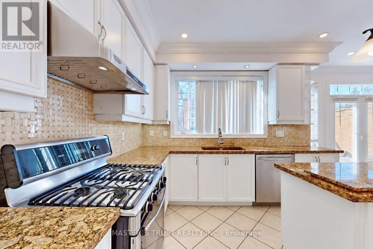 66 CHAYA SARA GARDENS, Vaughan (Patterson), Ontario, L6A0Z7