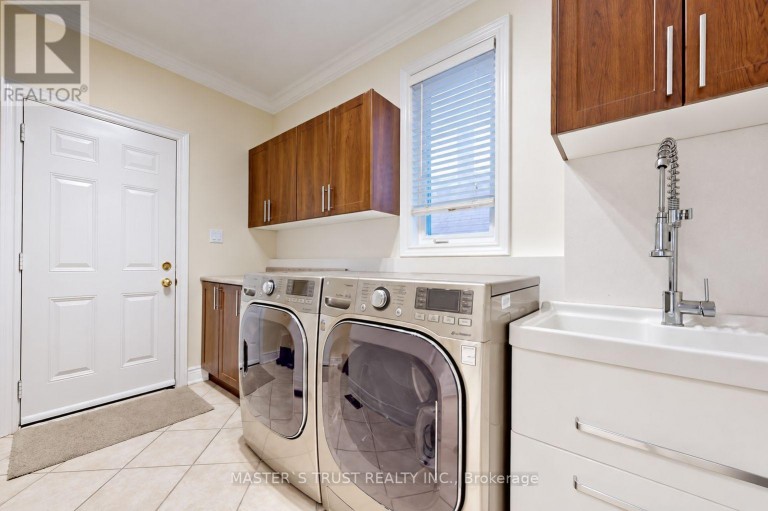 66 CHAYA SARA GARDENS, Vaughan (Patterson), Ontario, L6A0Z7