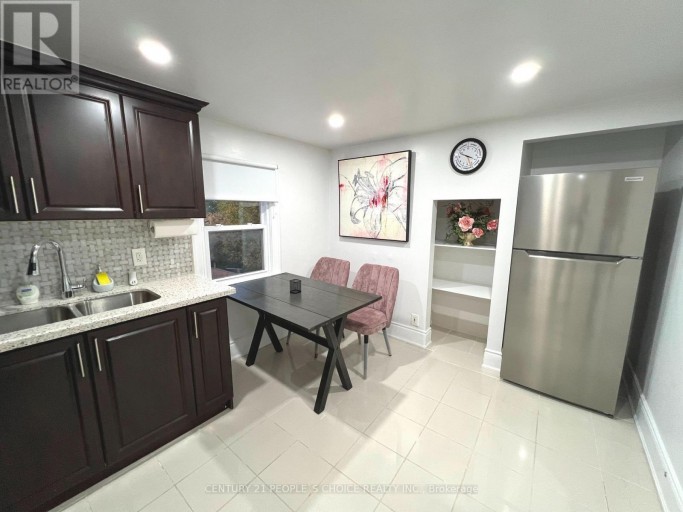 5359 KITCHENER STREET, Niagara Falls (Clifton Hill), Ontario, L2G1B6