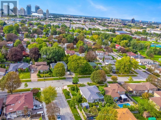 30 BRIDLINGTON STREET, Toronto (Woburn), Ontario, M1H2L5