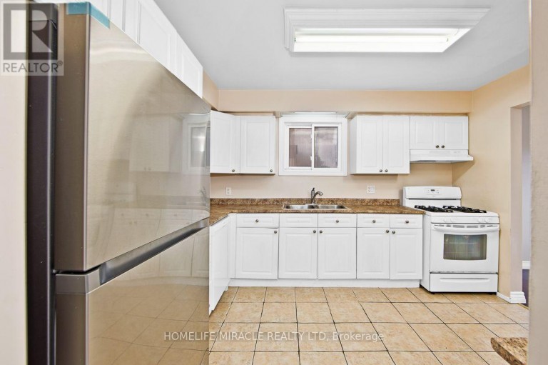 151 BAYVIEW DRIVE, Barrie (Allandale Heights), Ontario, L4N3P3