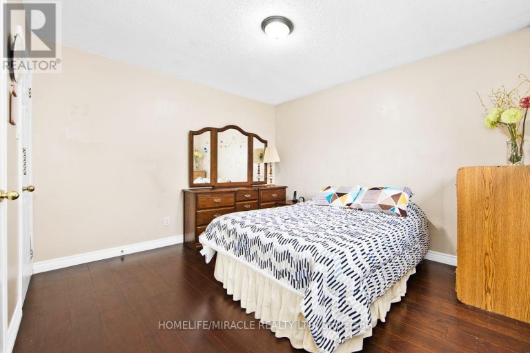 151 BAYVIEW DRIVE, Barrie (Allandale Heights), Ontario, L4N3P3
