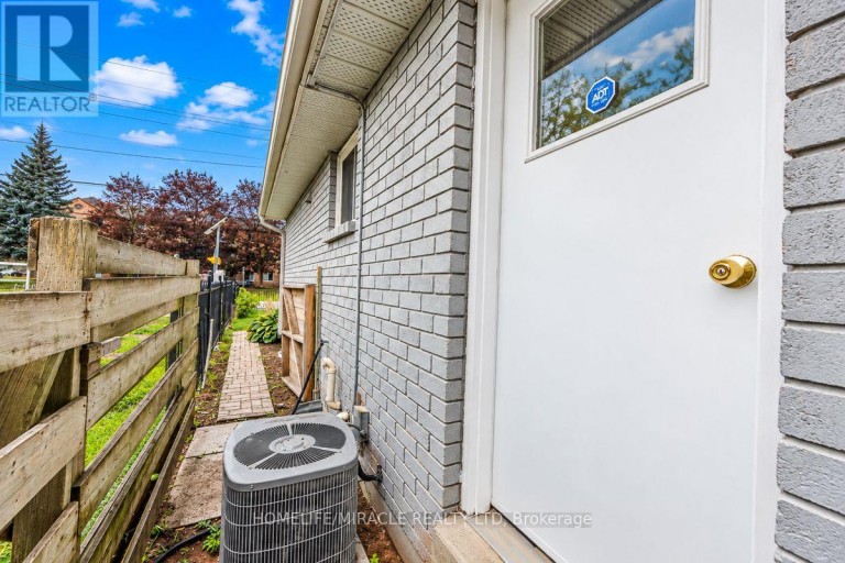 151 BAYVIEW DRIVE, Barrie (Allandale Heights), Ontario, L4N3P3