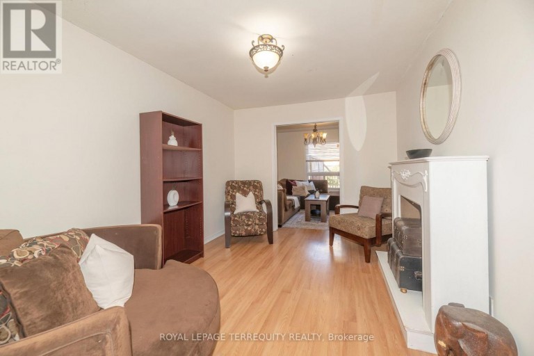 5 HEAVER DRIVE, Whitby (Pringle Creek), Ontario, L1N9K4