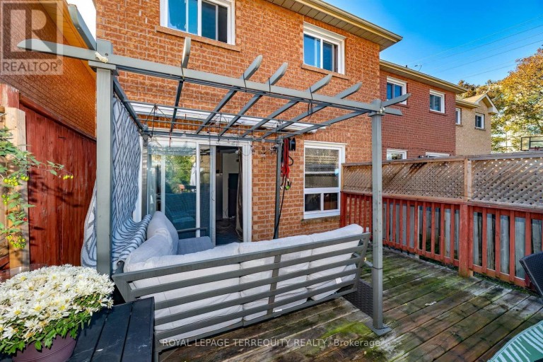 5 HEAVER DRIVE, Whitby (Pringle Creek), Ontario, L1N9K4