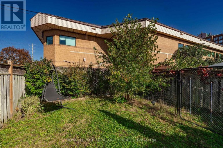 5 HEAVER DRIVE, Whitby (Pringle Creek), Ontario, L1N9K4