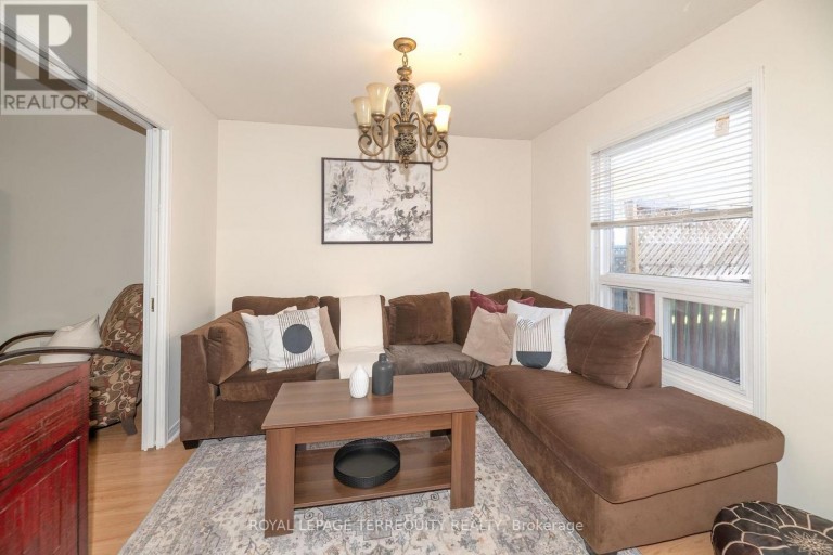 5 HEAVER DRIVE, Whitby (Pringle Creek), Ontario, L1N9K4