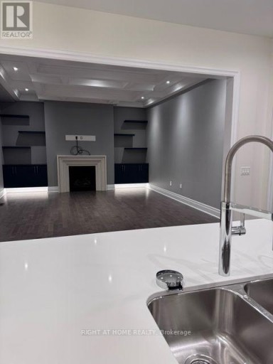 21 CASAVANT COURT, Vaughan (Patterson), Ontario, L6A5A5