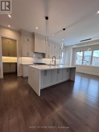 21 CASAVANT COURT, Vaughan (Patterson), Ontario, L6A5A5