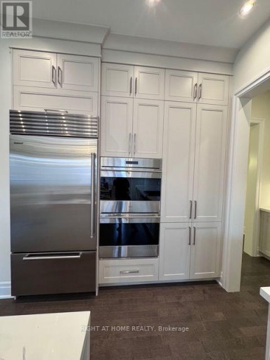 21 CASAVANT COURT, Vaughan (Patterson), Ontario, L6A5A5