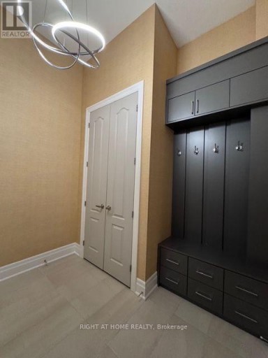 21 CASAVANT COURT, Vaughan (Patterson), Ontario, L6A5A5