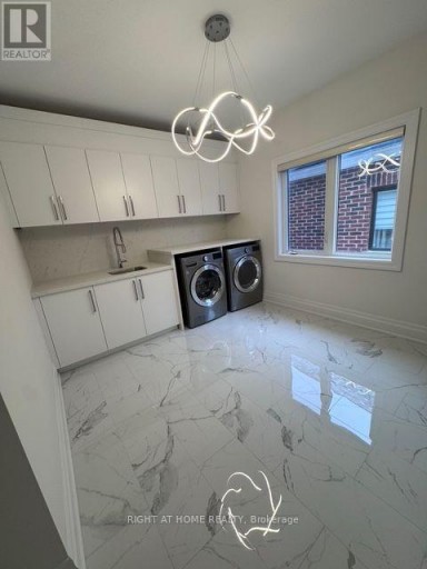 21 CASAVANT COURT, Vaughan (Patterson), Ontario, L6A5A5