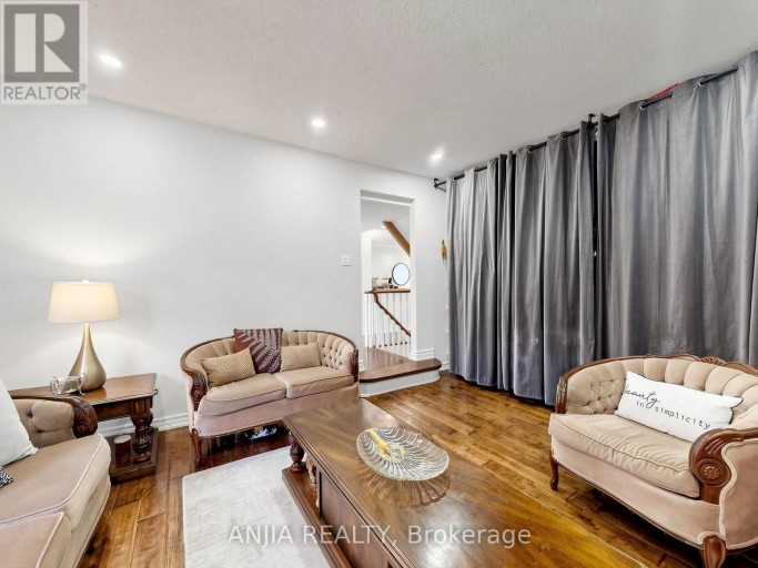 50 HOLLINGHAM ROAD, Markham (Unionville), Ontario, L3R7X4