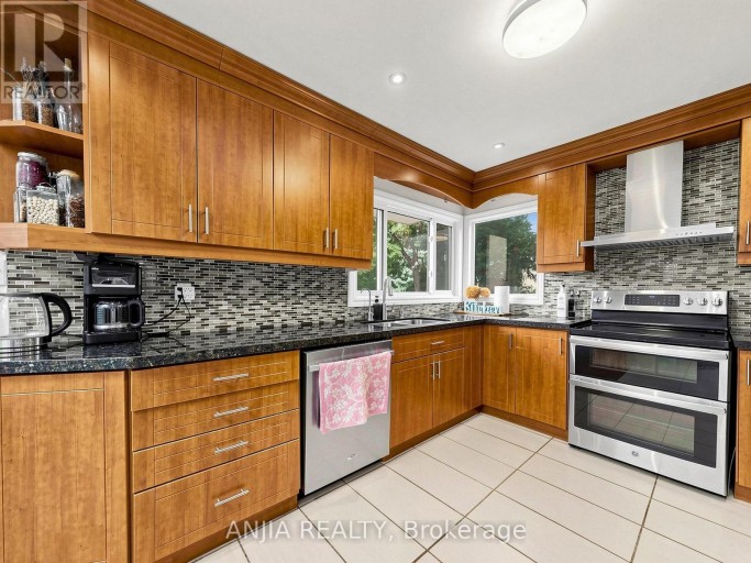 50 HOLLINGHAM ROAD, Markham (Unionville), Ontario, L3R7X4