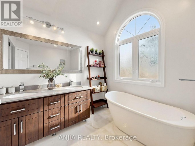50 HOLLINGHAM ROAD, Markham (Unionville), Ontario, L3R7X4