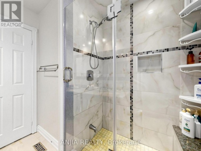 50 HOLLINGHAM ROAD, Markham (Unionville), Ontario, L3R7X4