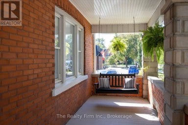 101 ST VINCENT STREET N Stratford Ontario photo 2