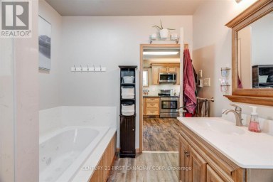1025 KING STREET London East (East M) Ontario photo 14
